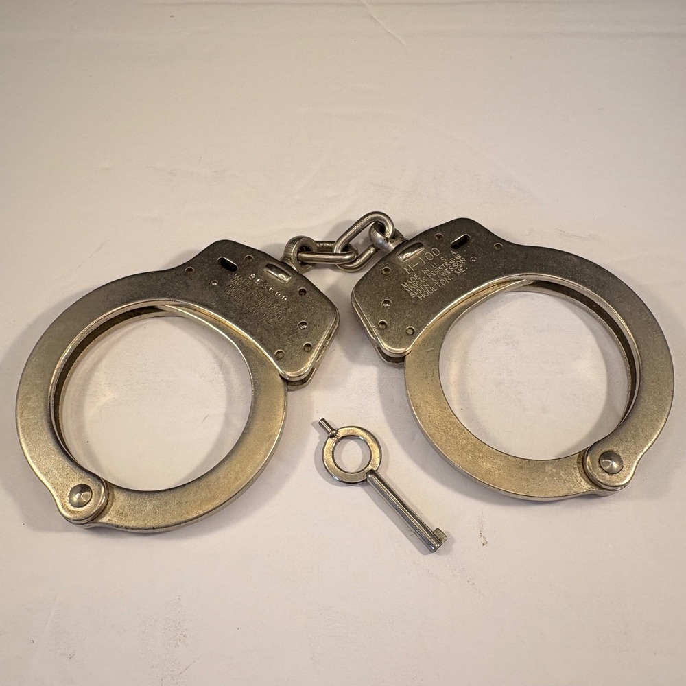 Vintage Smith & Wesson M-100 Handcuffs w/ Key – Houlton Maine – 1979–2010